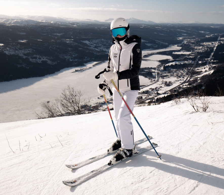 Tjej i skidkläder, Åre